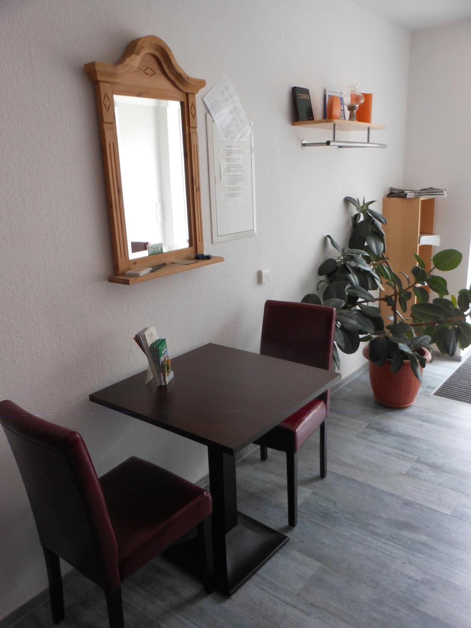 Pension Am Werder Бернбург Экстерьер фото
