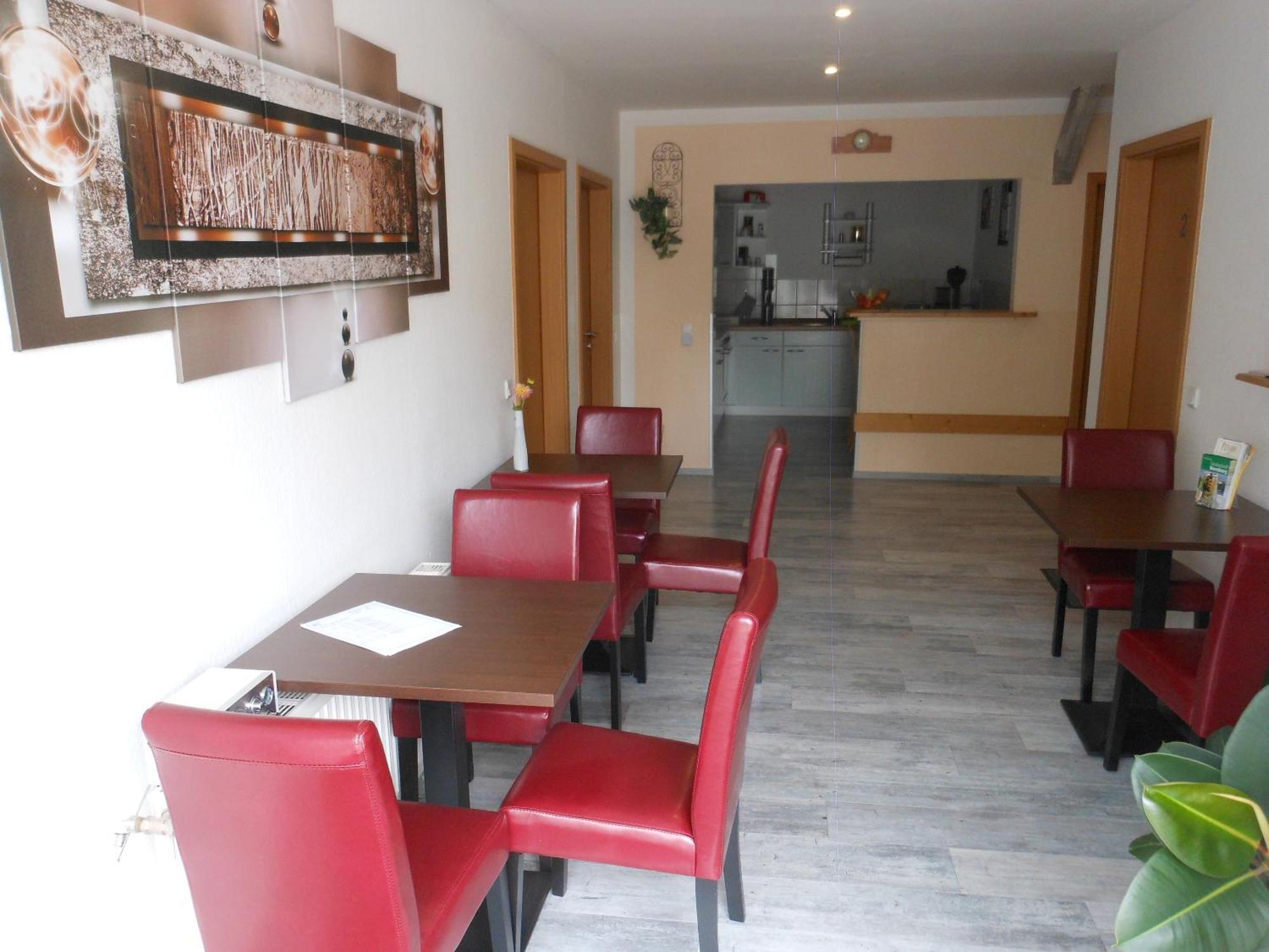 Pension Am Werder Бернбург Экстерьер фото